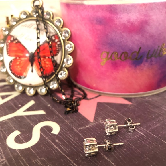 ☀️1CT each Cubic Zirconia Six Prong Studs☀️ - Picture 6 of 6